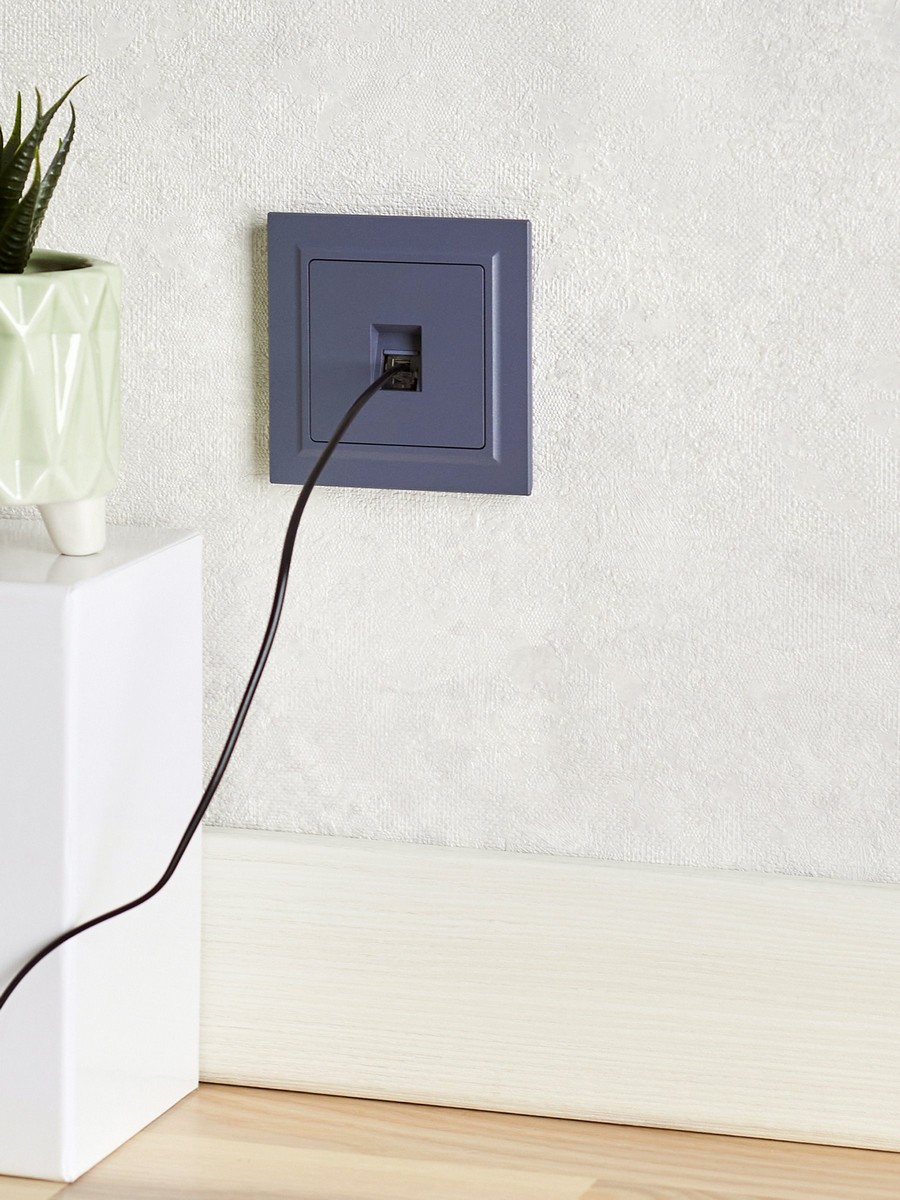 Розетка IEK BRITE компьютерная RJ45 кат.5E РК10-БрМ маренго BR-K10-1-K35