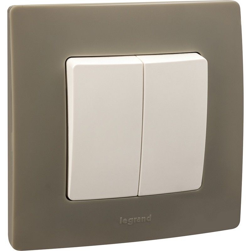 Legrand Etika Белый Выключатель Legrand Etika белый 2-х клавишный, 10А, винт. клем. 672202