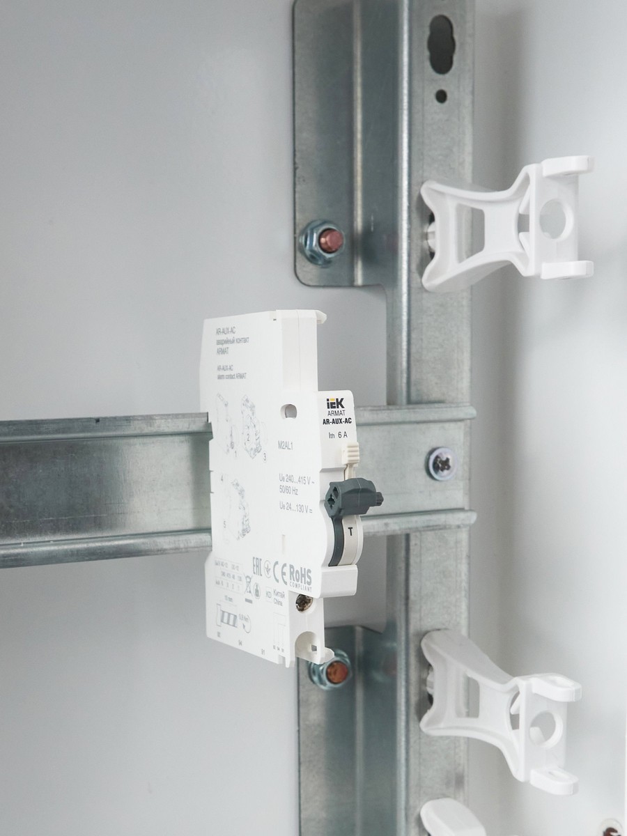 Аварийный контакт IEK ARMAT AR-AUX-AC 240...415В AR-AUX-AC-240-415