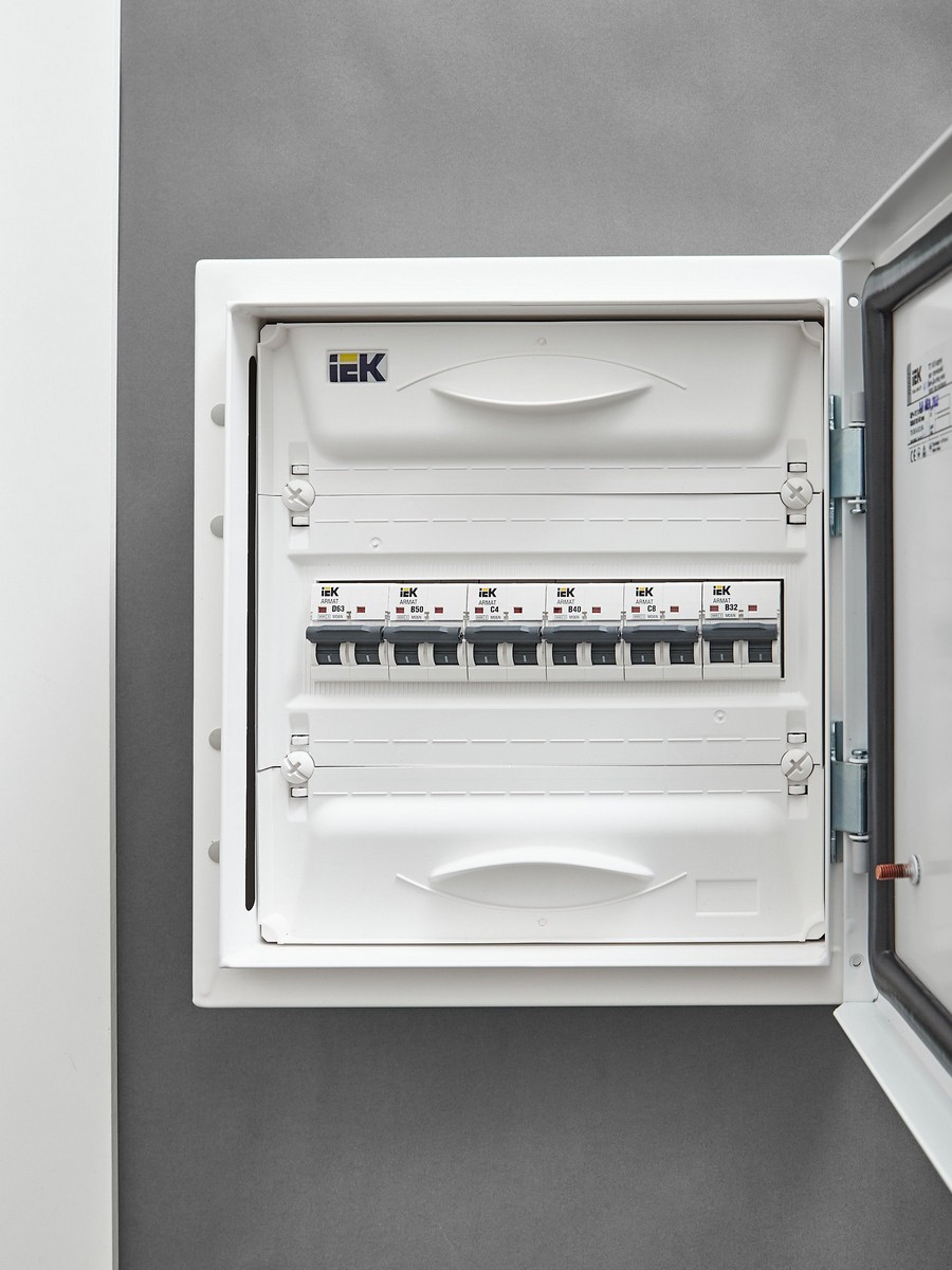 Автоматический выключатель IEK ARMAT M06N 2P B 40А AR-M06N-2-B040