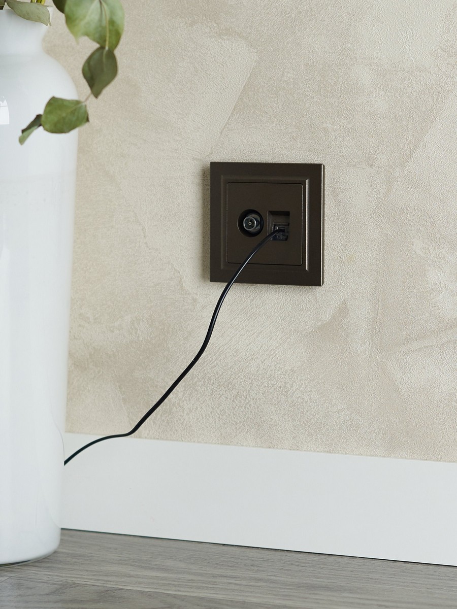 IEK Brite Бронза Розетка IEK BRITE двойная TV+RJ45 кат.5E РТВ/РК12-БрТБ темная бронза BR-AK20-1-K45