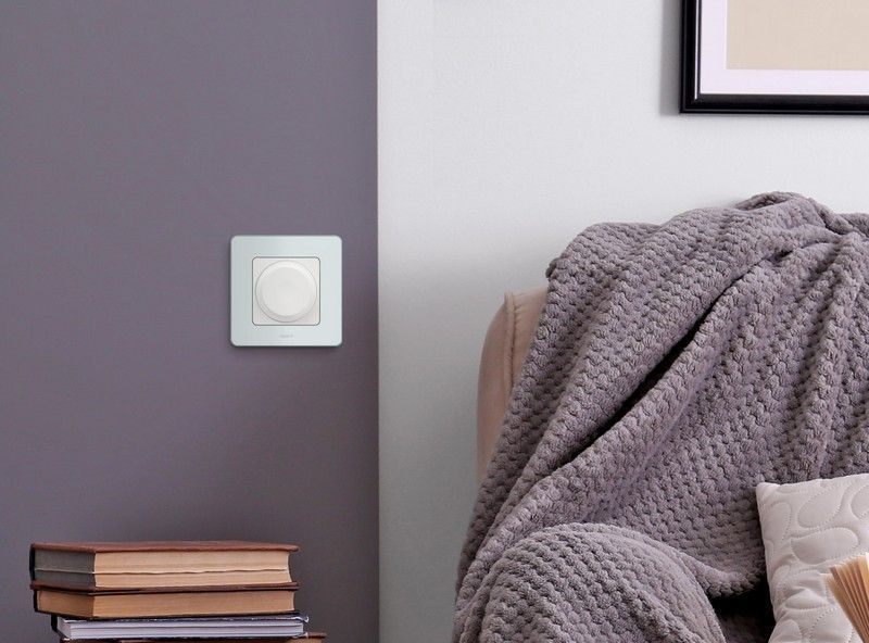 Legrand Inspiria Белый Светорегулятор Legrand INSPIRIA Белый поворотный без нейтрали 300Вт 673790