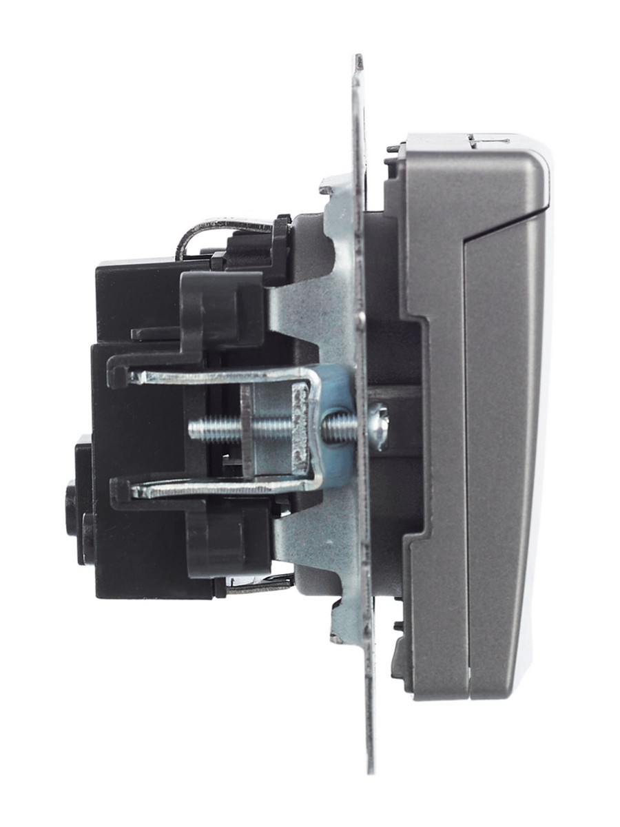Розетка IEK BRITE с/з с шторками и крышкой 16А IP20 РСбш10-3-БрС сталь BR-R16-16-K46