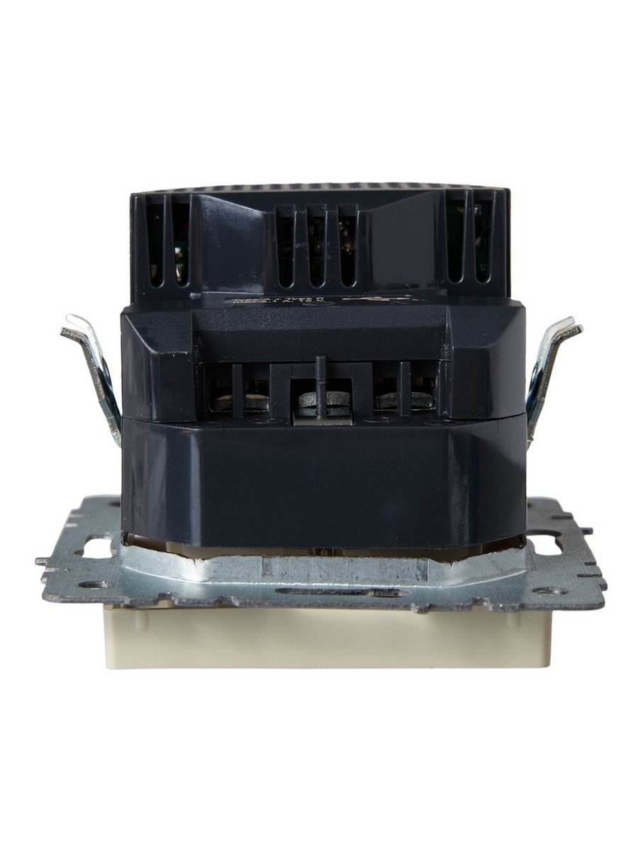 Розетка IEK BRITE с с/з и шторками 16А с USB A+C 18Вт РЮш11-1-БрКр бежевый BR-R14-16-U22-018-K10