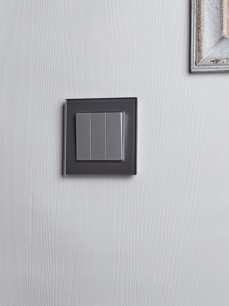 IEK Brite Алюминий Выключатель IEK BRITE 3-клавишный 10А ВС10-3-0-БрА алюминий BR-V30-0-10-K47