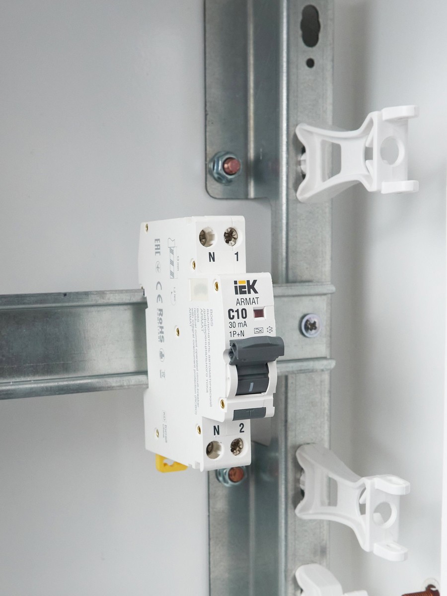 IEK АВДТ Дифф. Автомат IEK ARMAT B06S 1P+NP C10 30мА тип A (18мм) AR-B06S-1N-C10A030 