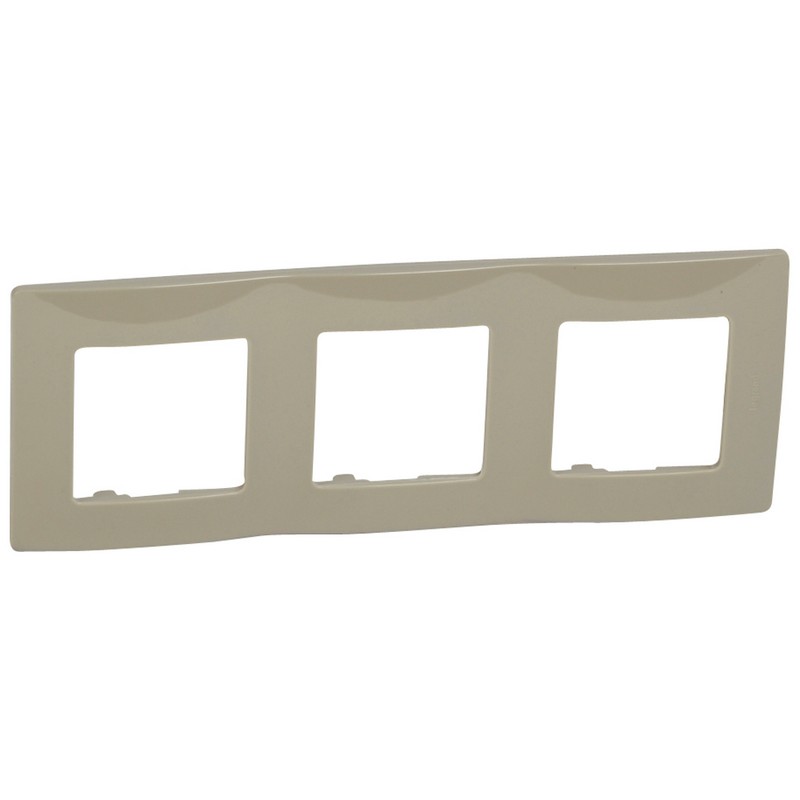 Рамка Legrand Etika слоновая кость 3-ая 672513