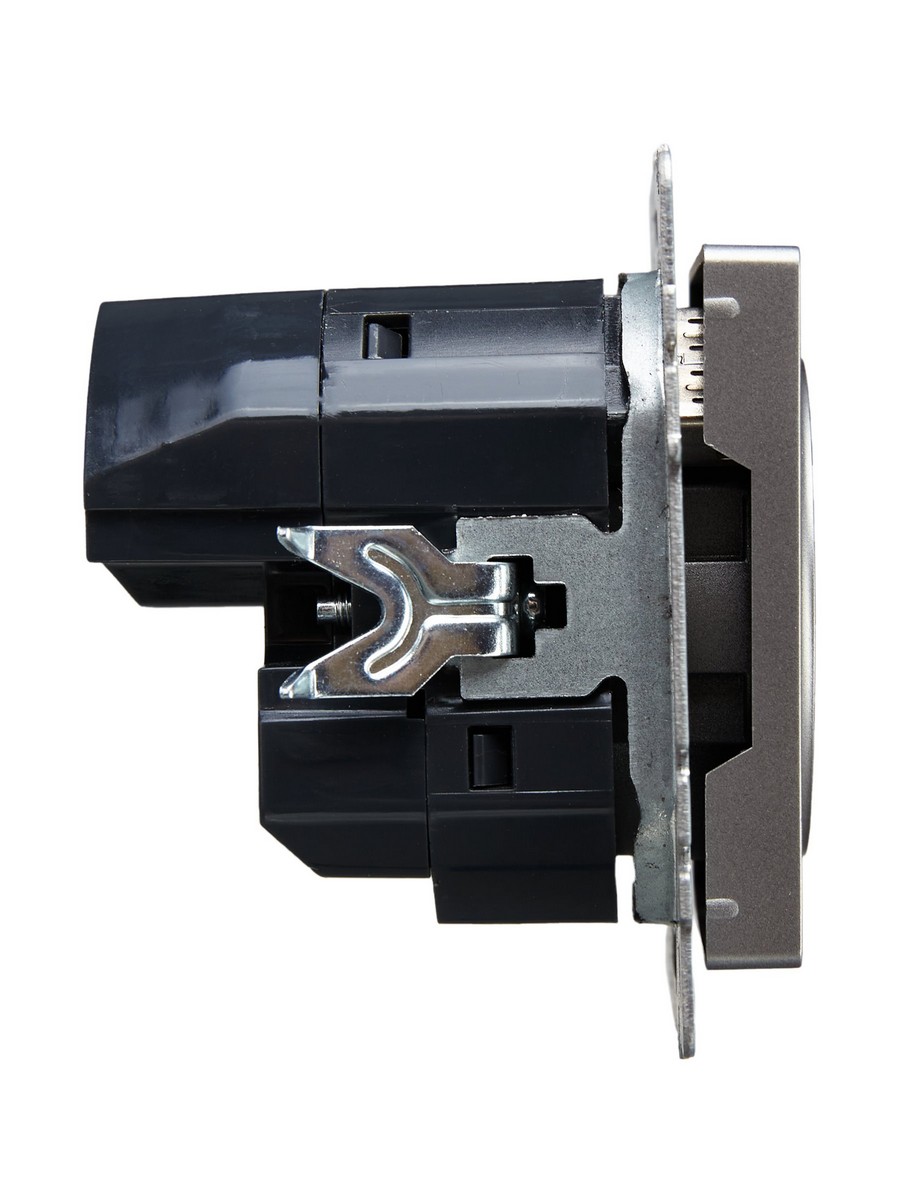 Розетка IEK BRITE с с/з и шторками 16А с USB A+C 18Вт РЮш11-1-БрС сталь BR-R14-16-U22-018-K46