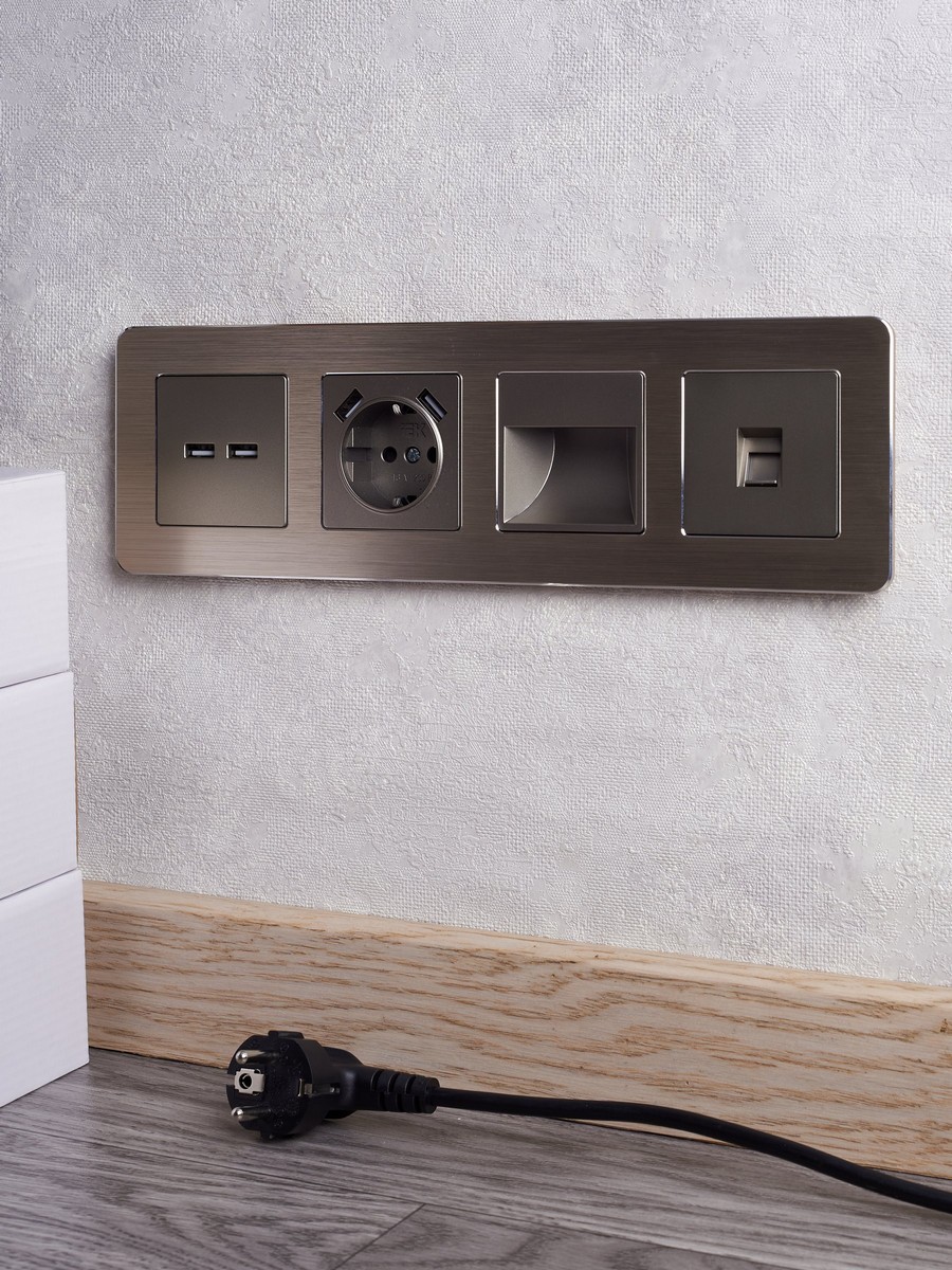 Рамка IEK BRITE DECOR Шампань металл. скругл.угол 4-м РУ-4-1-Бр RE AL BR-M42-M-21-K37
