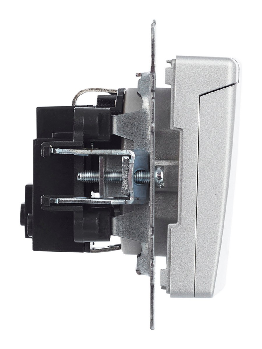 Розетка IEK BRITE с/з с шторками и крышкой 16А IP20 РСбш10-3-БрА алюминий BR-R16-16-K47