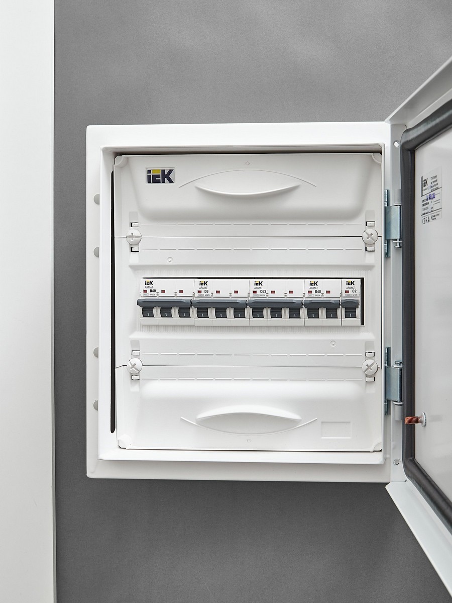 Автоматический выключатель IEK ARMAT M10N 3P C 63А AR-M10N-3-C063