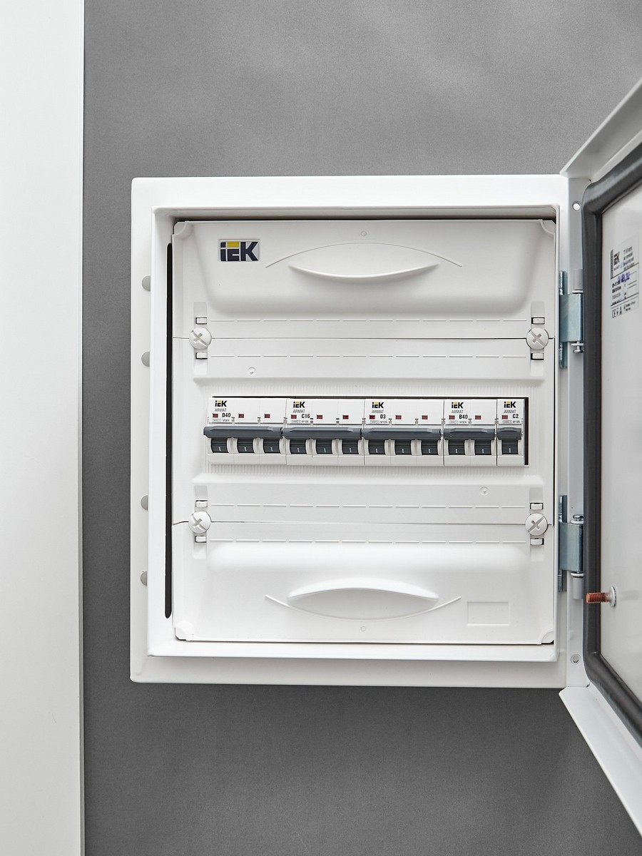 Автоматический выключатель IEK ARMAT M10N 3P C 16А AR-M10N-3-C016