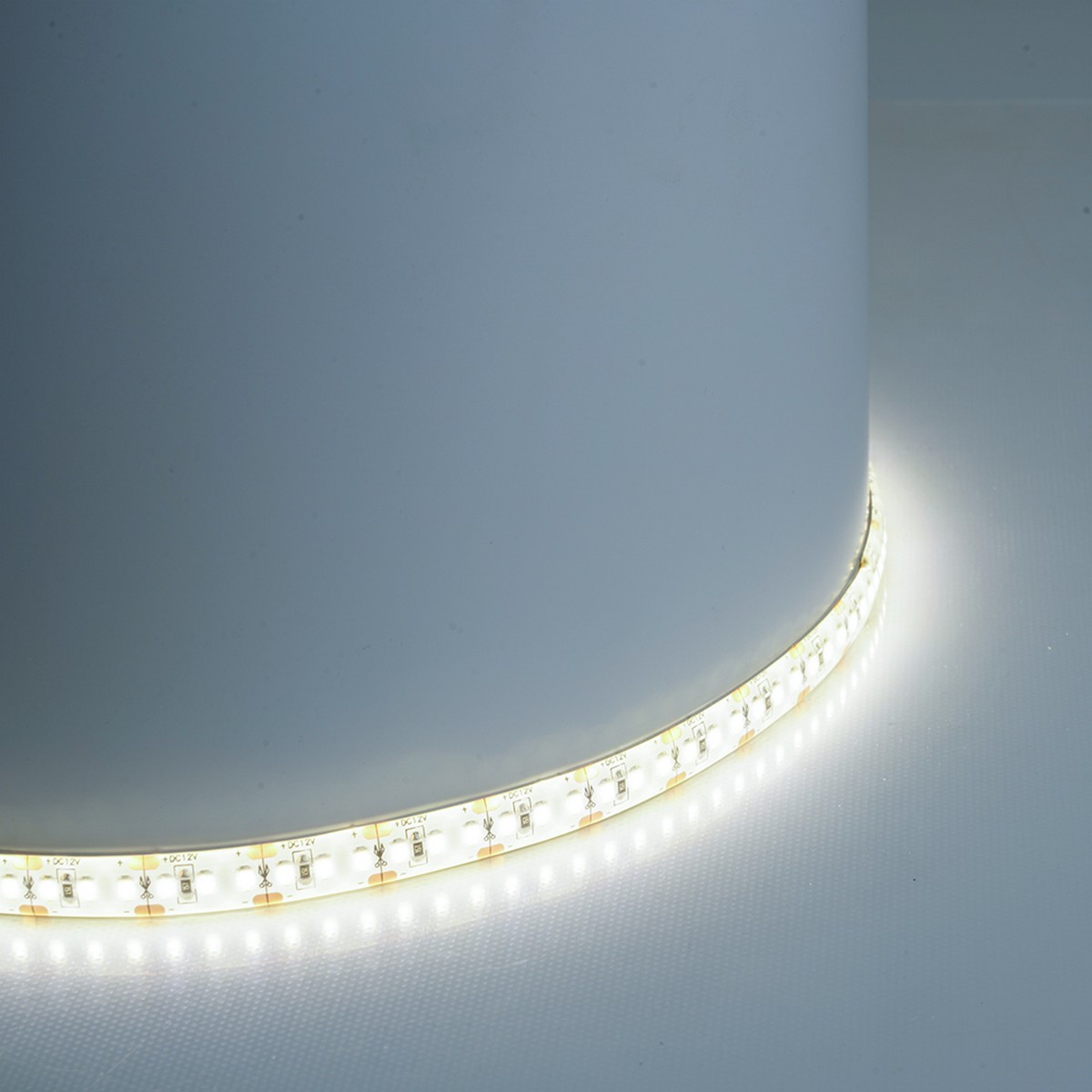 Светодиодная LED лента Feron LS626 180SMD(2835)/m 17W/m 12V 6500К IP65 51640