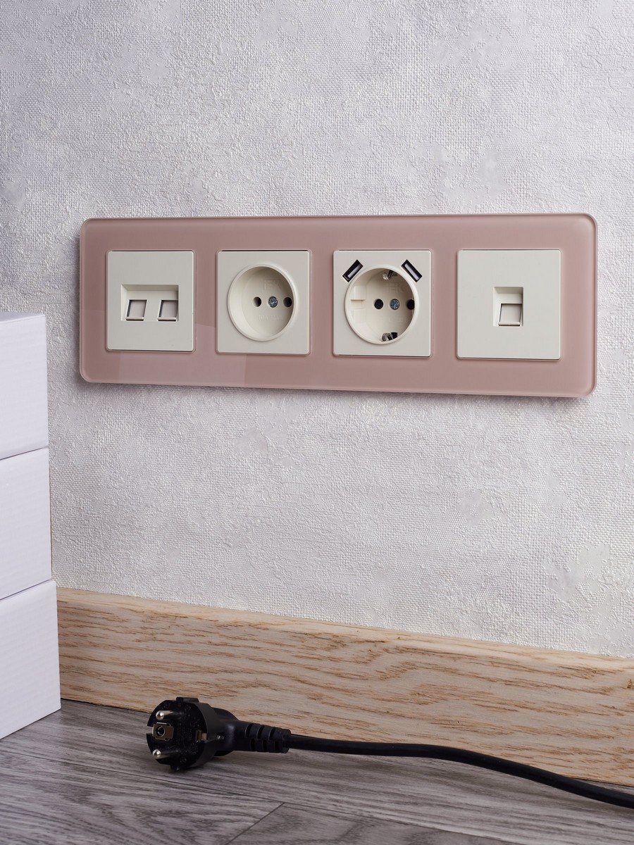 Рамка IEK BRITE DECOR Дымчатый матовый стекло скругл.угол 4-м РУ-4-2-Бр RE BR-M42-G-41-K97