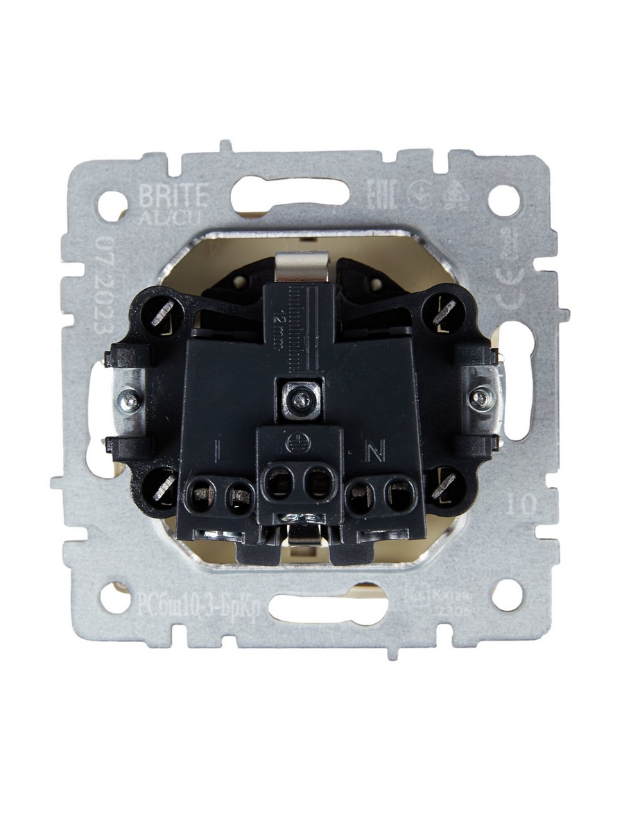 IEK Brite Бежевый Розетка IEK BRITE с/з с шторками и крышкой 16А IP20 РСбш10-3-БрКр бежевый BR-R16-16-K10