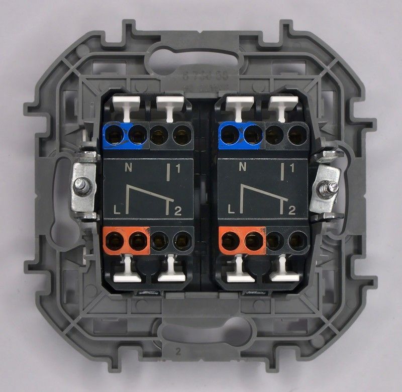 Legrand Inspiria Белый Переключатель Legrand INSPIRIA Белый  модульный двухклавишный 10 AX 250 В 673655