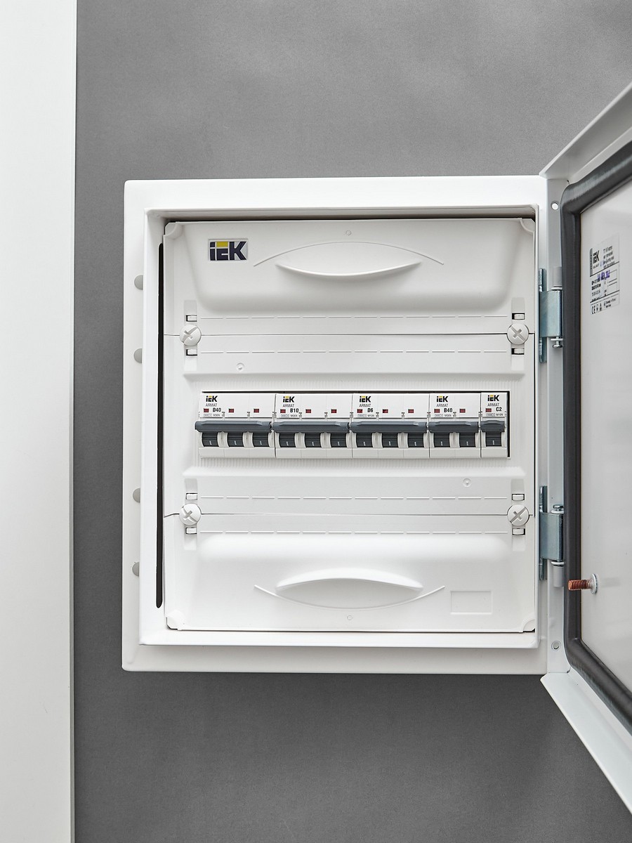 Автоматический выключатель IEK ARMAT M10N 3P D 6А AR-M10N-3-D006