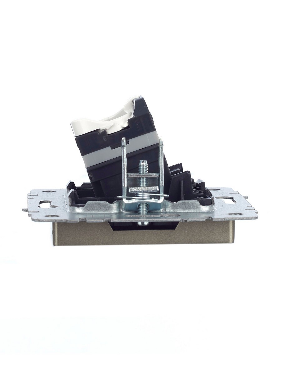 Розетка IEK BRITE компьютерная RJ45 кат.5E РК10-БрШ шампань BR-K10-1-K37