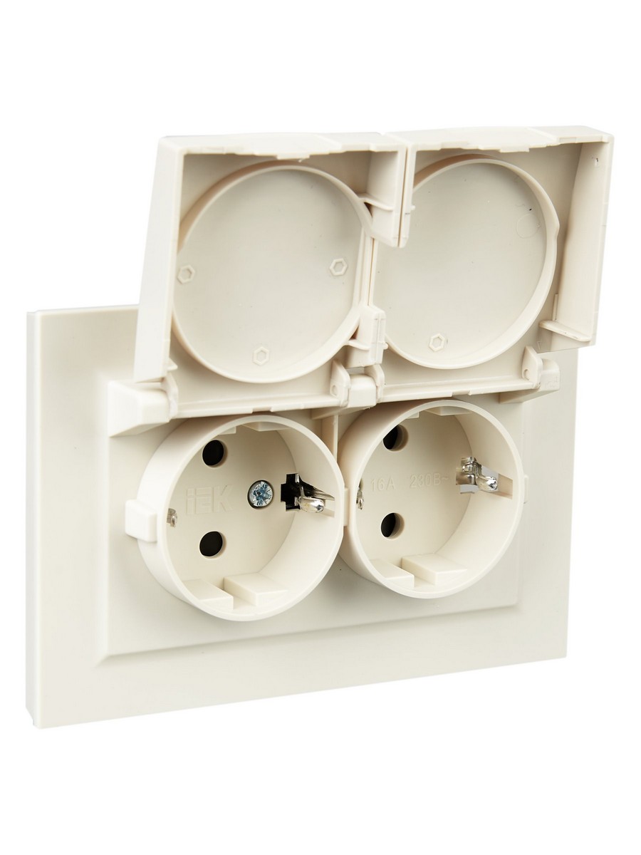 IEK Brite Бежевый Розетка IEK BRITE 2-ая с/з с шторками и крышкой 16А в сборе IP44 РСбш12-3-44-БрКр бежевый BR-R26-16-