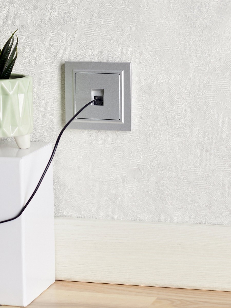 Розетка IEK BRITE компьютерная RJ45 кат.5E РК10-БрА алюминий BR-K10-1-K47