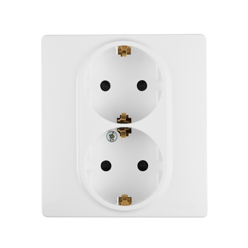 Розетка Legrand Etika белый 2-я с/з со шторками, авт. клем. 672233