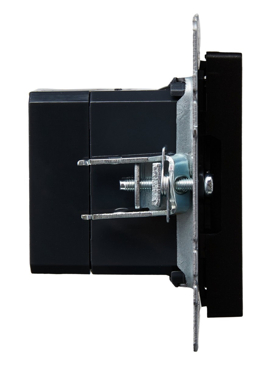 IEK Brite Черный Розетка IEK BRITE USB A+A 3,1А РЮ10-1-БрЧ черный BR-U21-D31-K02