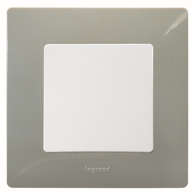 Legrand Etika Белый Выключатель Legrand Etika белый 1-клавишный 10А, винт. клем. 672201
