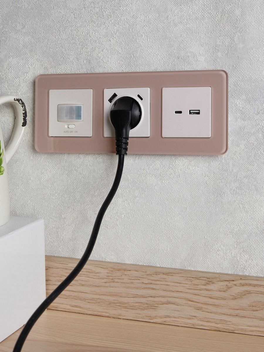 Рамка IEK BRITE DECOR Дымчатый матовый стекло скругл.угол 3-мест. РУ-3-2-Бр RE BR-M32-G-41-K97