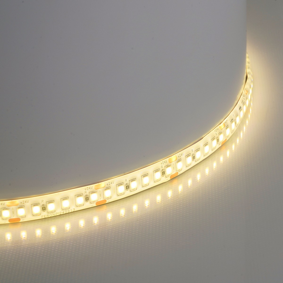 Светодиодная лента белая теплая Светодиодная LED лента Feron LS512 180SMD(2835)/м 16Вт/м 24V 3000К IP65 51825 
