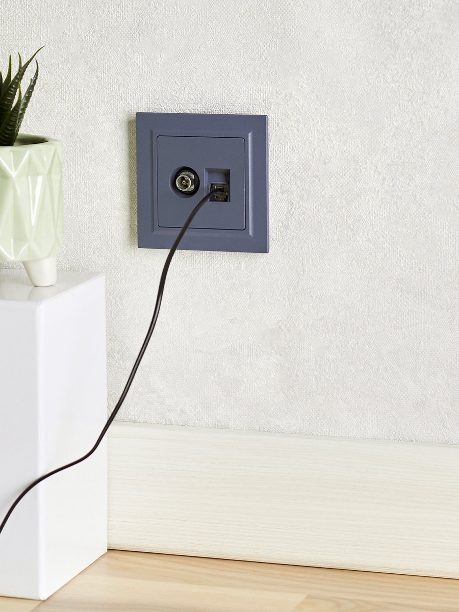 Розетка IEK BRITE двойная TV+RJ45 кат.5E РТВ/РК12-БрМ маренго BR-AK20-1-K35