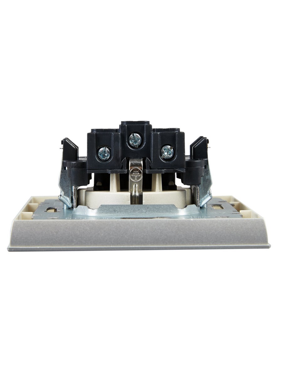 Розетка IEK BRITE BASE Алюминий с з/к/ш 16А в сб. РСР14-1-0-БрА BR-R14-16-K47-F