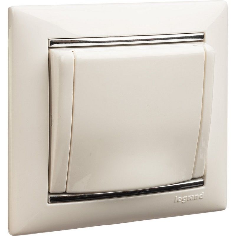 Legrand Valena Classic Белый Розетка Legrand Valena белый 1-ая с/з с крышкой 774422