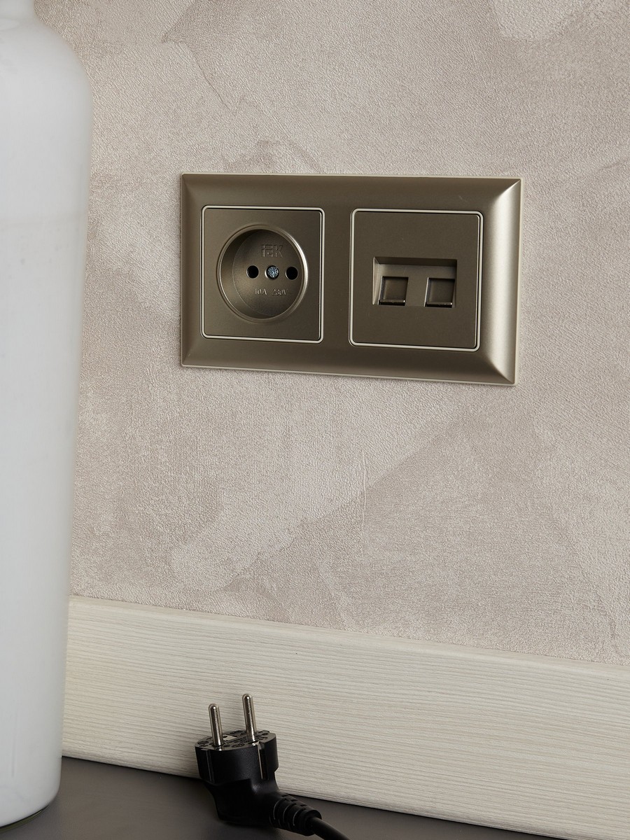 Рамка IEK BRITE DECOR Шампань/беж 3D-форма 2-м РУ-2-Бр BR-M22-12-3-K10