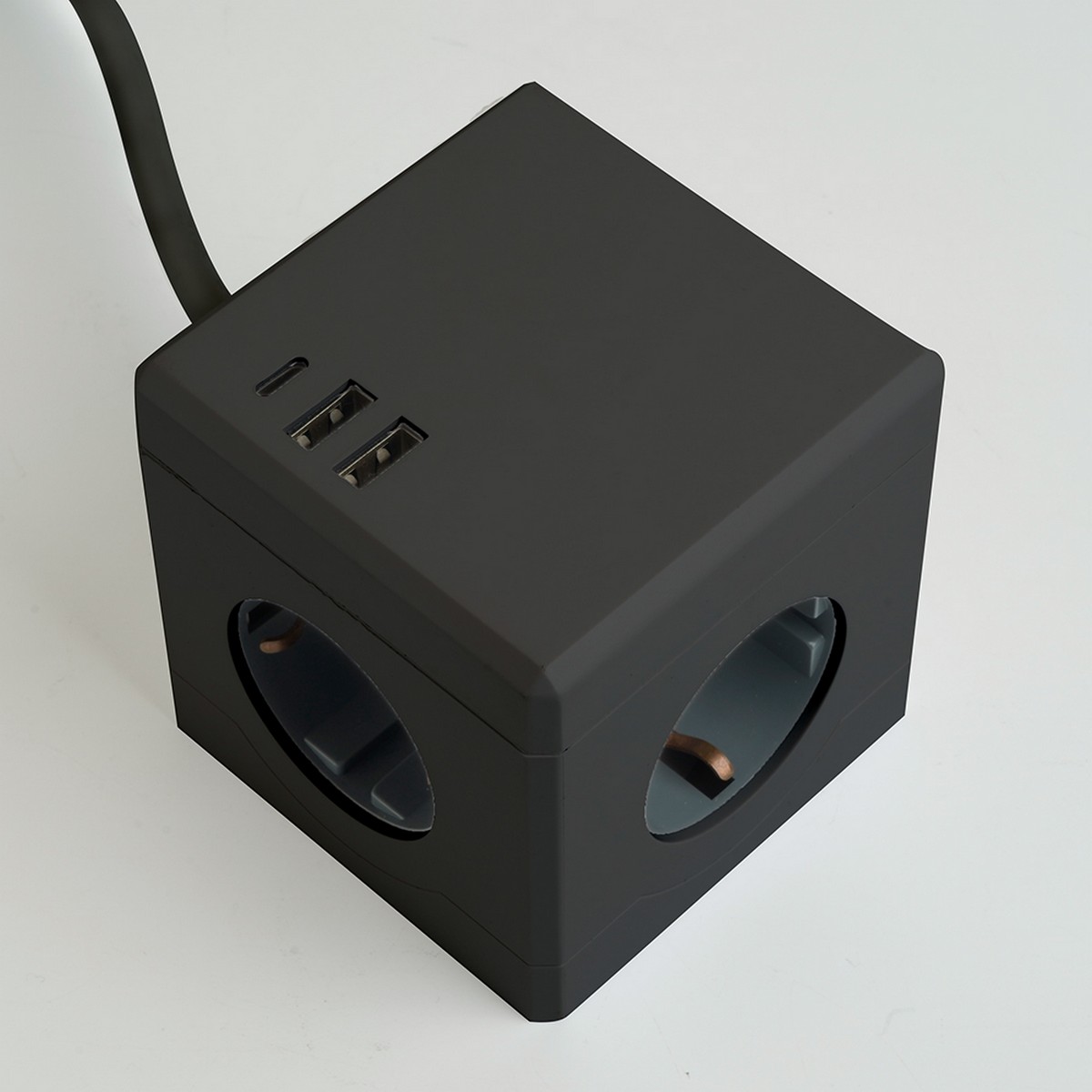 Удлинитель STEKKER HM10-41-01 3-местный с/з 1.5м 2USB+1С 5V 3,1А Comfort черный 49657