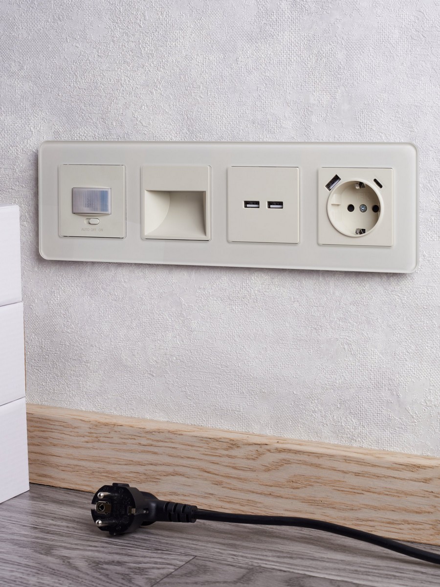 IEK Brite Бежевый Розетка IEK BRITE USB A+A 3,1А РЮ10-1-БрКр бежевый BR-U21-D31-K10