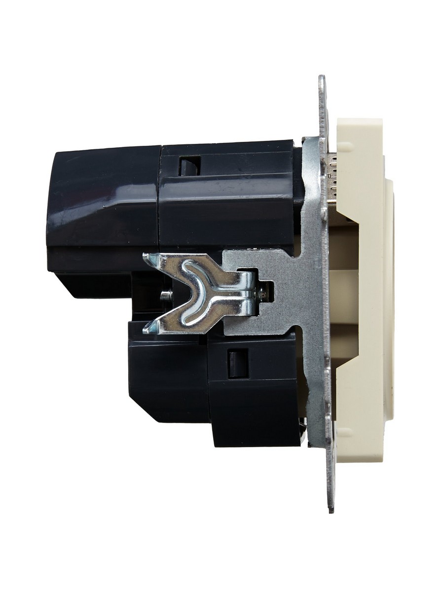 Розетка IEK BRITE с с/з и шторками 16А с USB A+C 18Вт РЮш11-1-БрКр бежевый BR-R14-16-U22-018-K10
