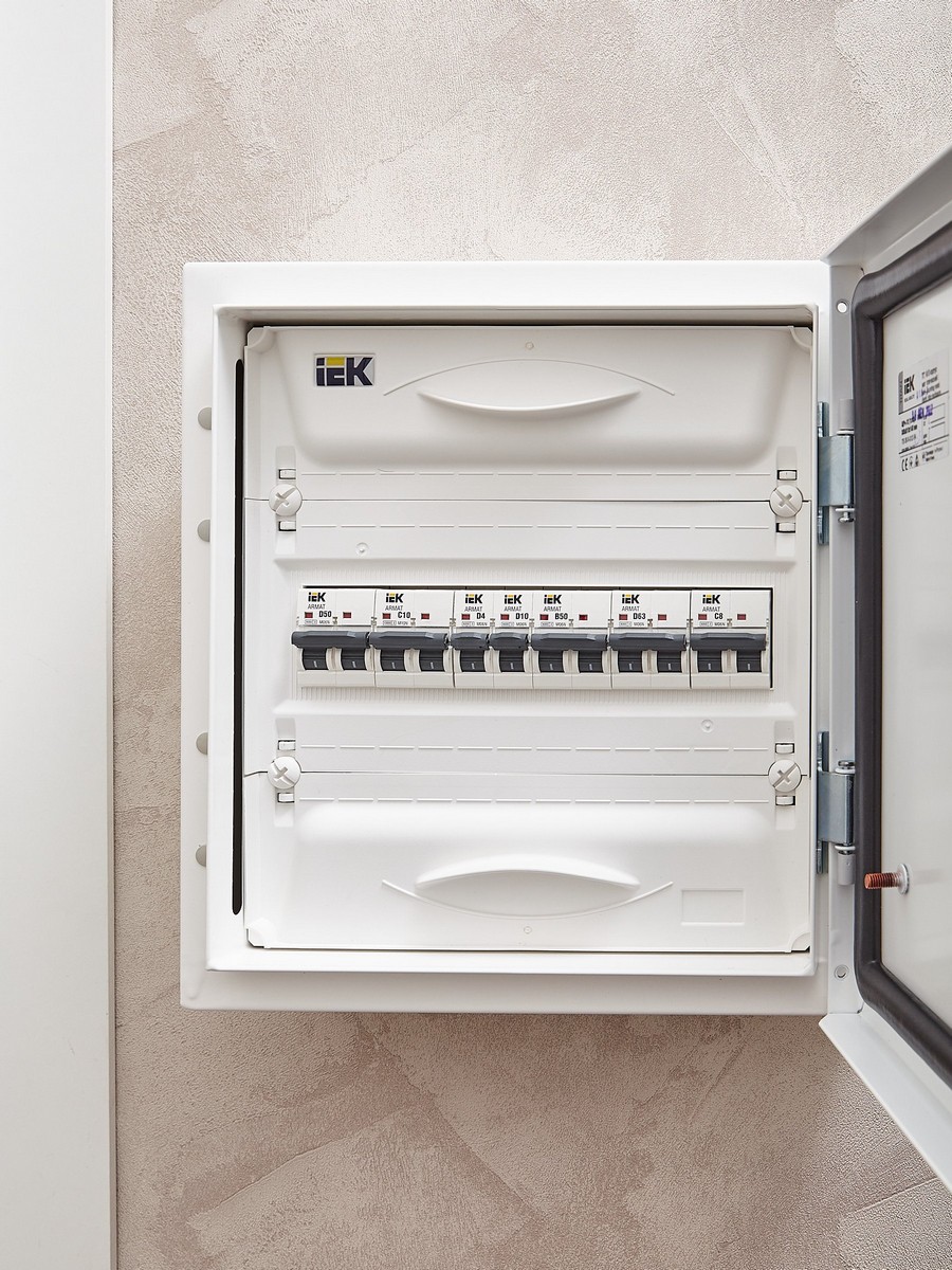 Автоматический выключатель IEK ARMAT M06N 1P D 4А AR-M06N-1-D004