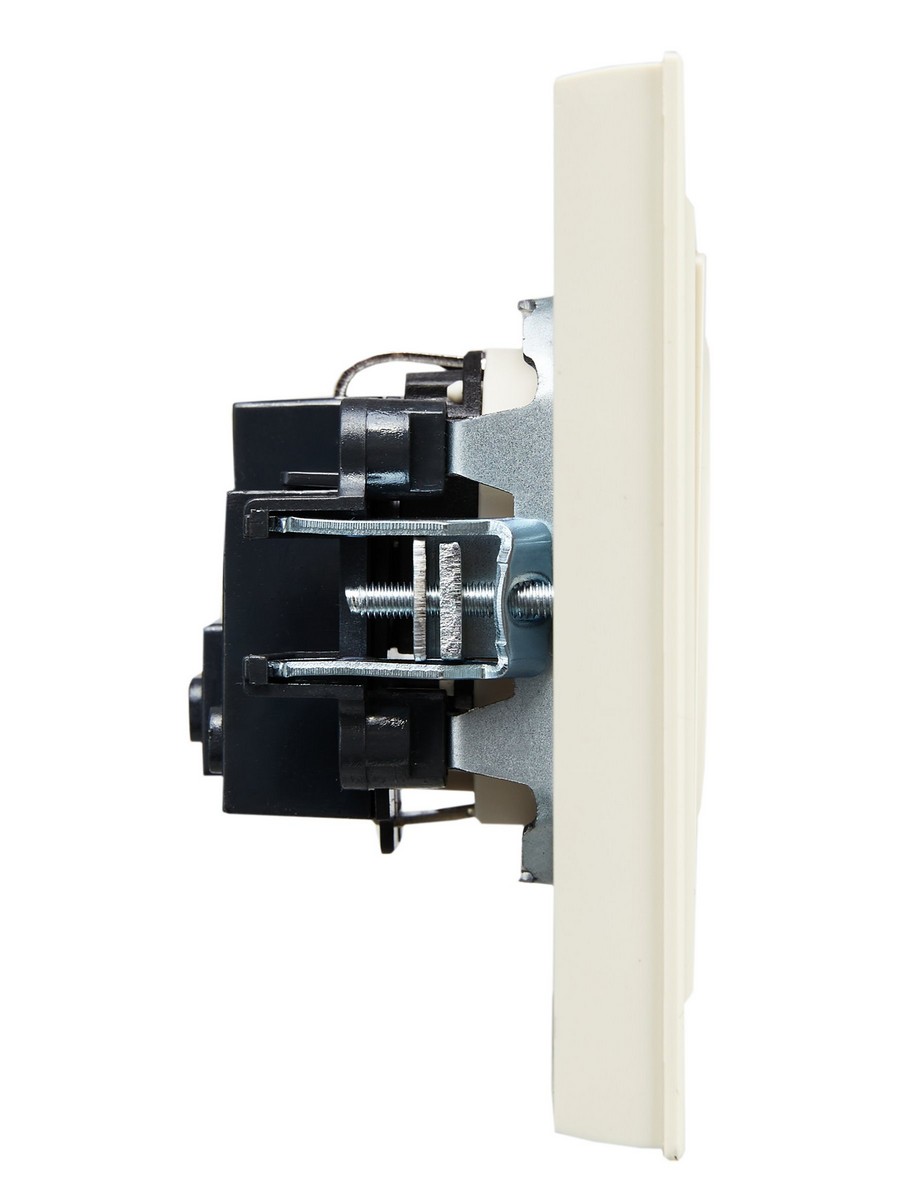 Розетка IEK BRITE Бежевый с з/к/ш 16А в сборе РСР14-1-0-БрКр BR-R14-16-K10-F
