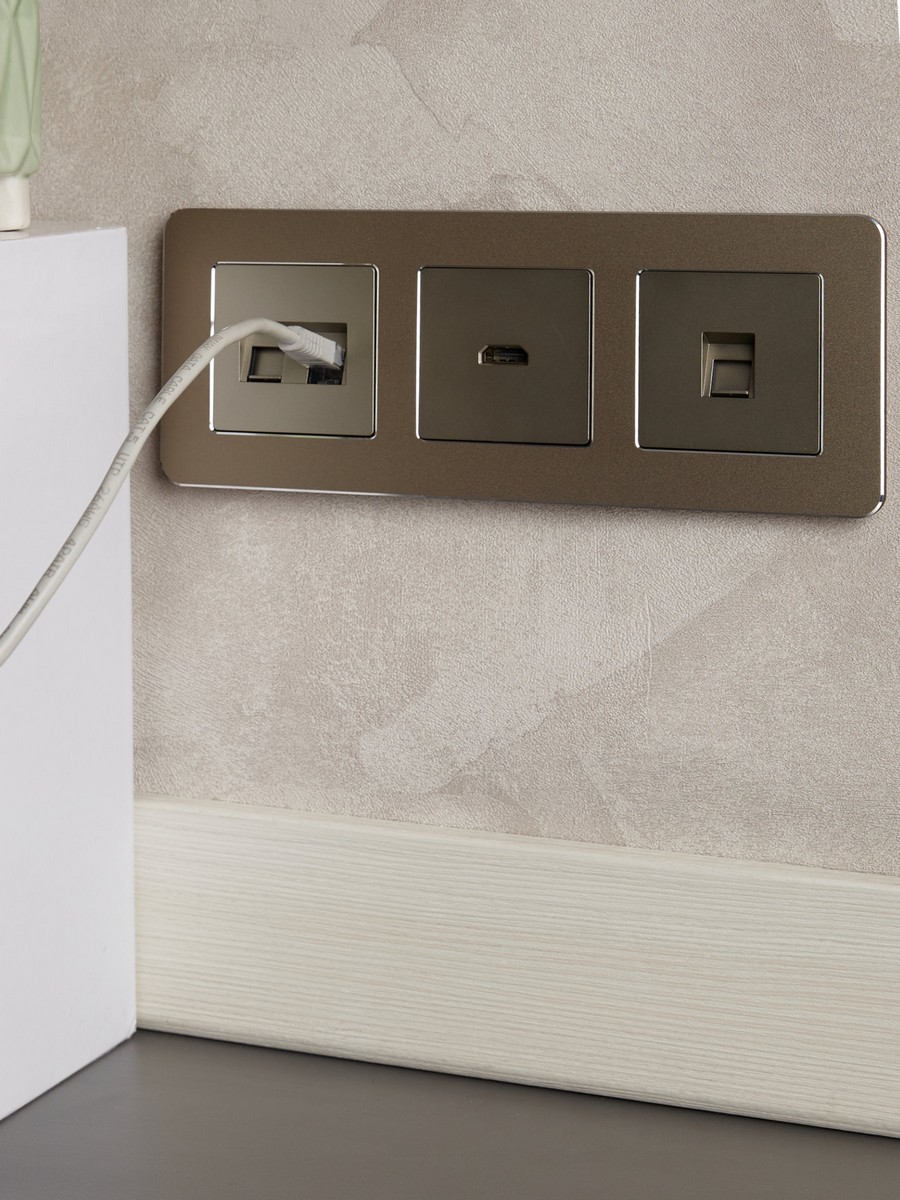Розетка компьютерная IEK BRITE BASE Шампань RJ45 кат.6 РК11-БрШ BR-K10-2-K37
