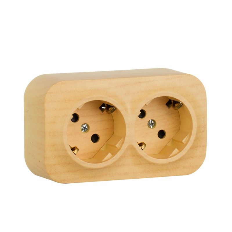 Накладные Розетки и выключатели Legrand Quteo Дерево Розетка Legrand Quteo двойная с заземлением со шторками дерево 782287 (782283)