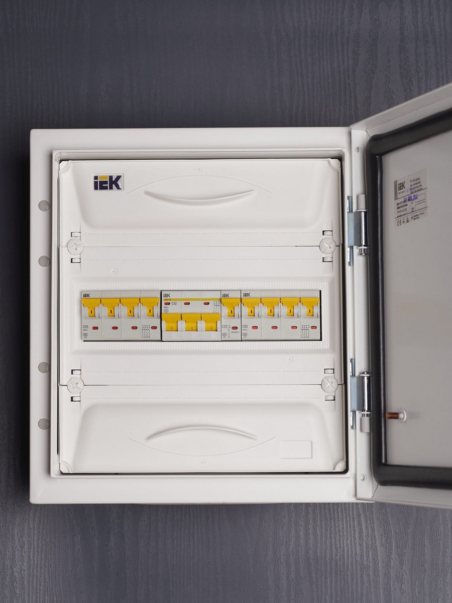 3 полюсные (трехполюсные) Автоматический выключатель IEK KARAT ВА47-29 3Р 32А 4,5кА х-ка С MVA20-3-032-C 