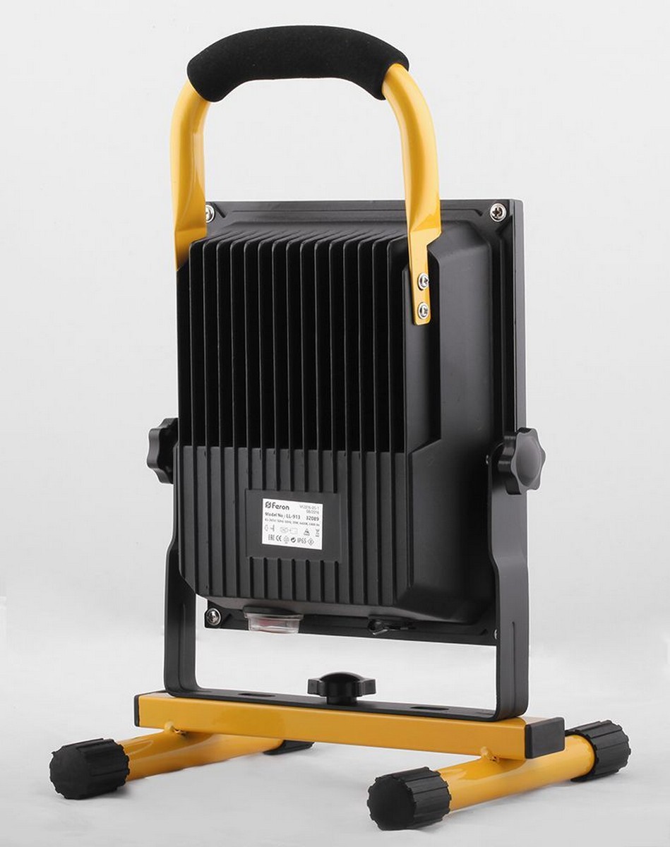 Прожекторы светодиодные Светодиодный прожектор Feron LL-913 переносной с зарядным устройством IP65 30W 6400K 32089 