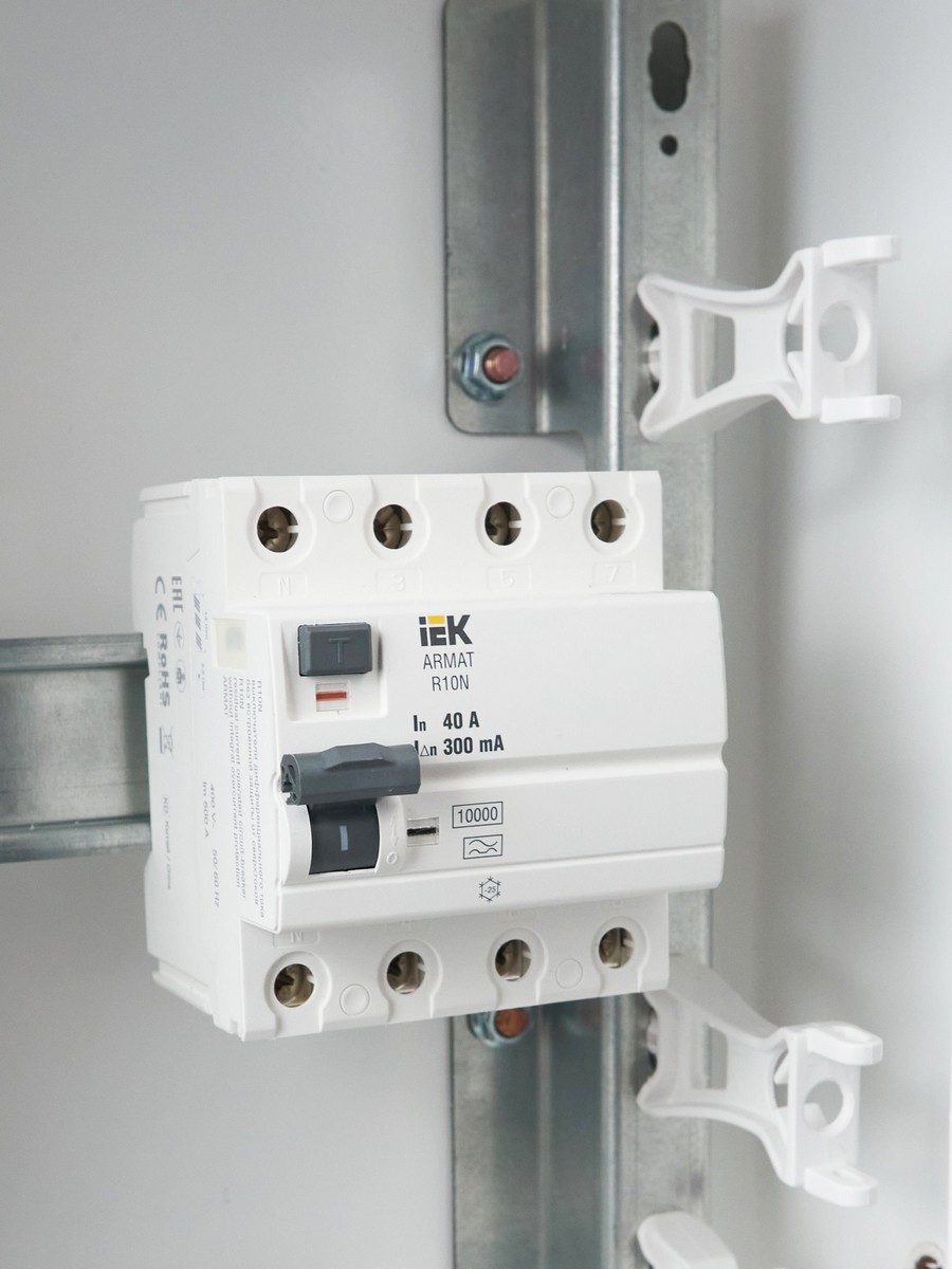 IEK ВДТ УЗО IEK ARMAT R10N 4P 40А 300мА тип A AR-R10N-4-040A300 