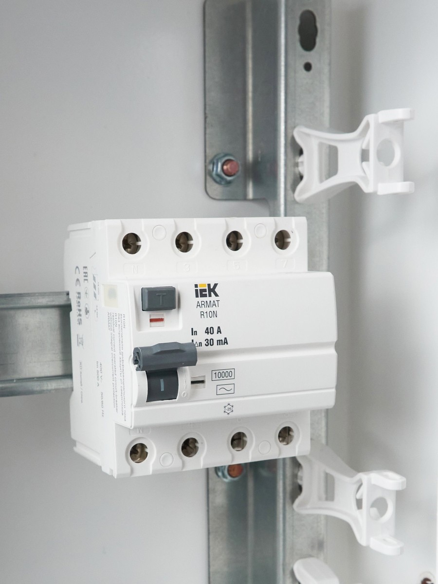 ВДТ УЗО IEK ARMAT R10N 4P 40А 30мА тип AC AR-R10N-4-040C030
