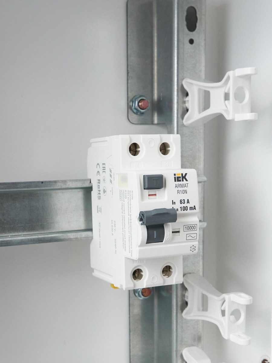 IEK ВДТ УЗО IEK ARMAT R10N 2P 63А 100мА тип AC AR-R10N-2-063C100 