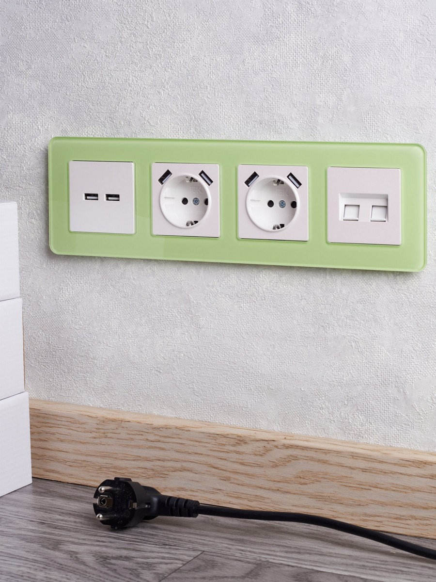 IEK Brite Жемчуг Розетка IEK BRITE с с/з и шторками 16А с USB A+A 3,1А РЮш10-2-БрЖ жемчужный BR-R14-16-U21-D31-K36