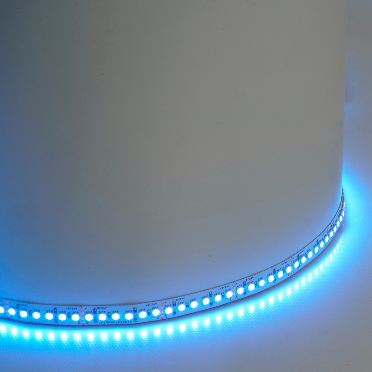 Светодиодная лента RGB Лента светодиодная Feron LS502 180SMD(5050)/м 16Вт/м 24V IP20 RGB 5 метров 51824 