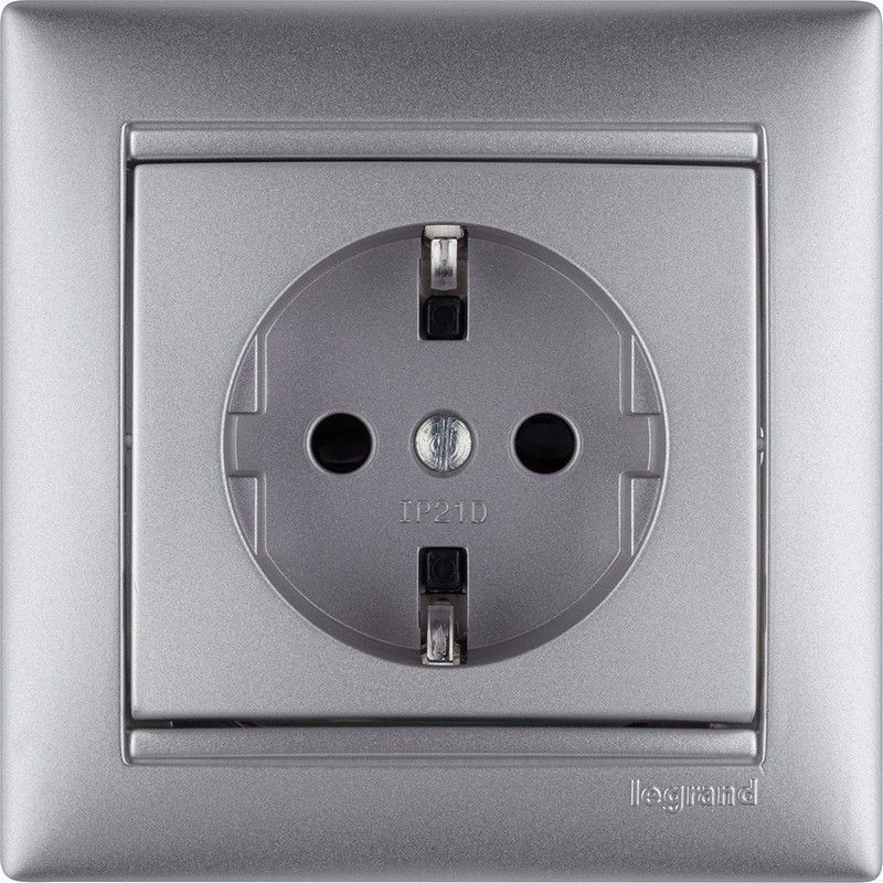 Legrand Valena Classic Алюминий Розетка Legrand Valena Алюминий 1-ая с/з с защитными шторками 770121