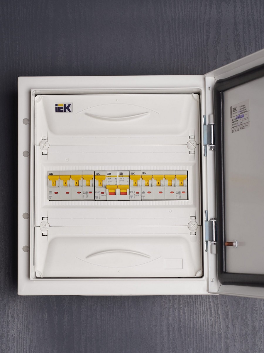 IEK Выключатель нагрузки IEK KARAT (мини-рубильник) ВН-32 1Р 100А MNV10-1-100 