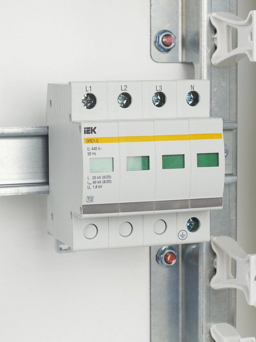 Ограничитель перенапряжения IEK KARAT (УЗИП) ОПС1-C 4Р In=20kA Un=400B Im=40kA MOP20-4-C